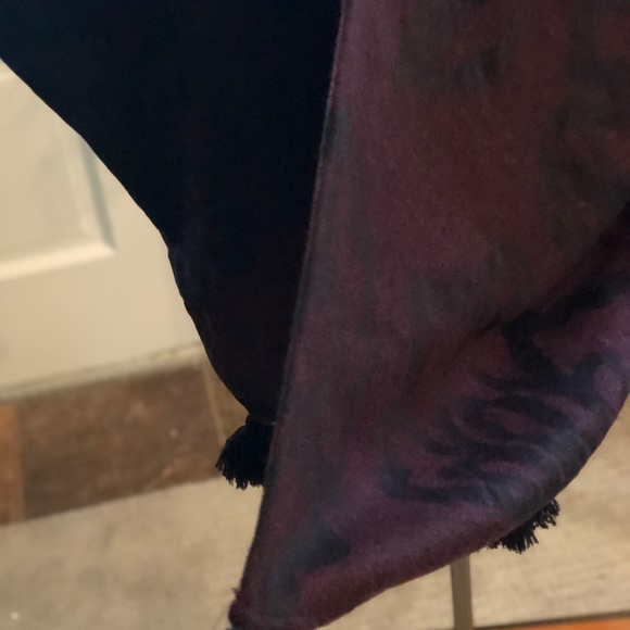 Shawl or Capelet - Picture 4 of 15